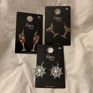 It’s Party Time Earrings 🛍️🌸🌷